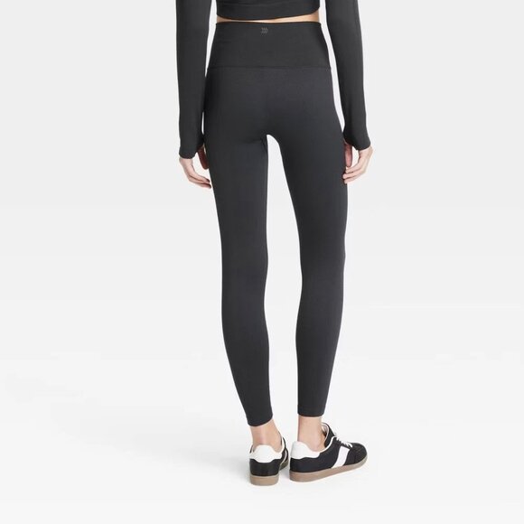 NWT - Large: Seamless, Black All in Motion High Rise 7/8 Flex Legging - Picture 2 of 4